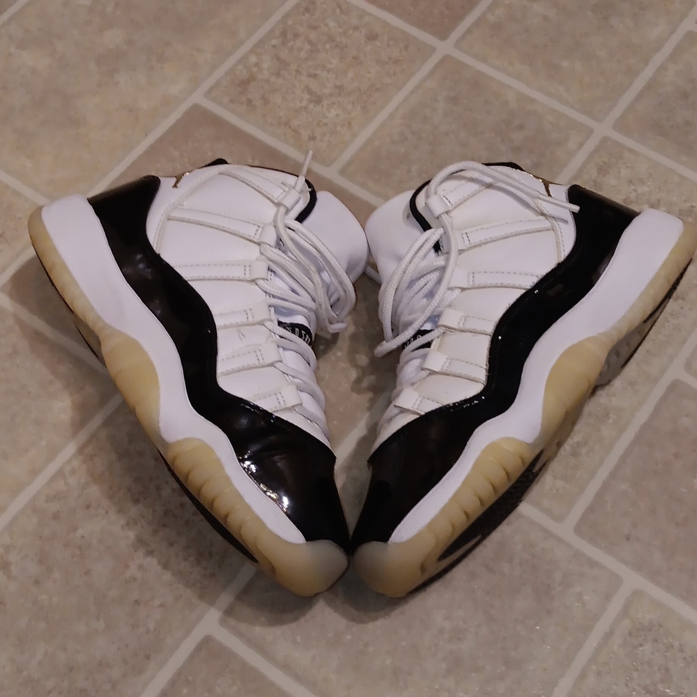 Jordan Retro 11. Kids Size 4.5 Youth. Black/wht/gold - Picture 4 of 8